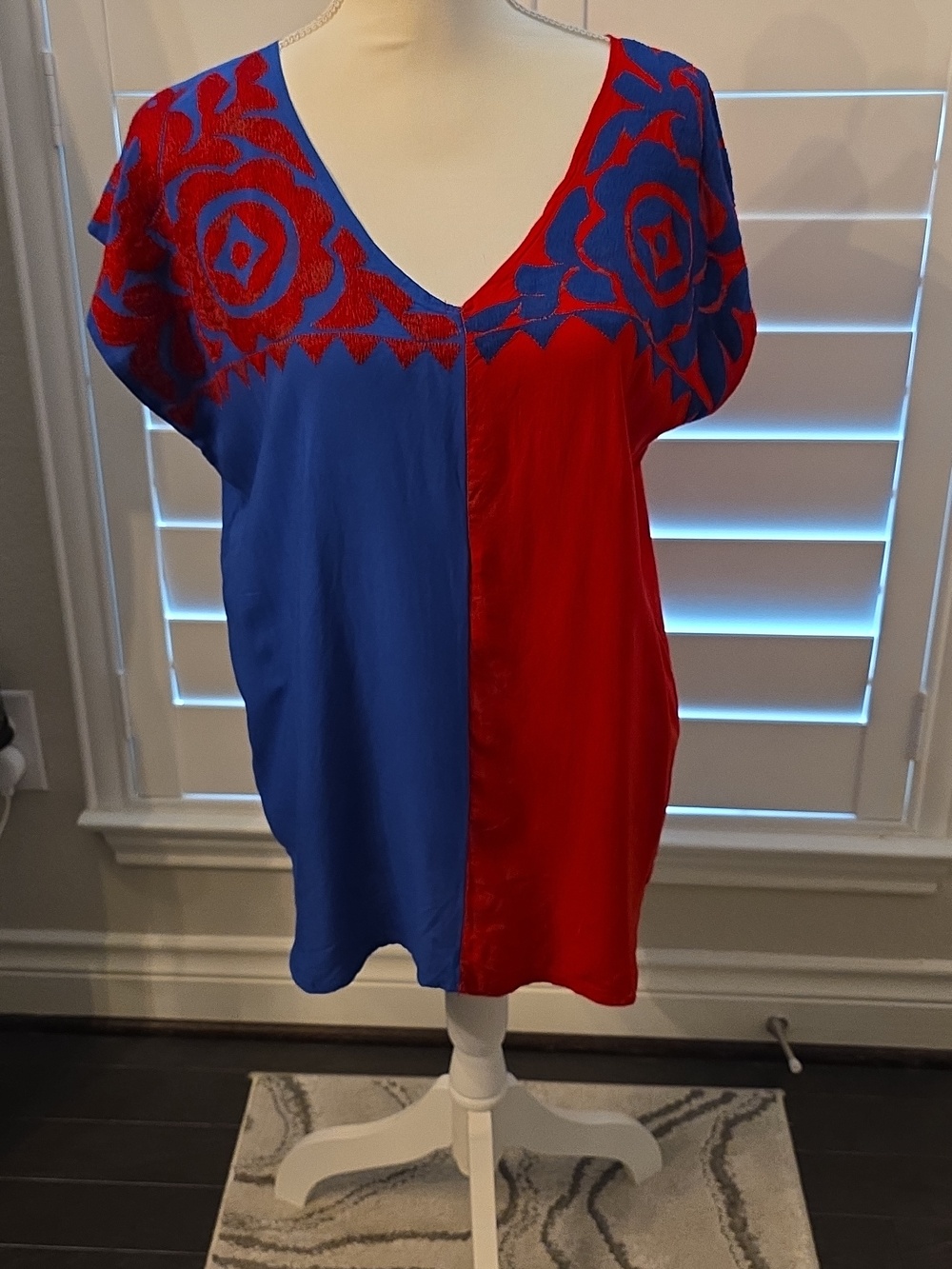 Colorblock Floral V-Neck Tunic Top - Blue & Red - Picture 7 of 16